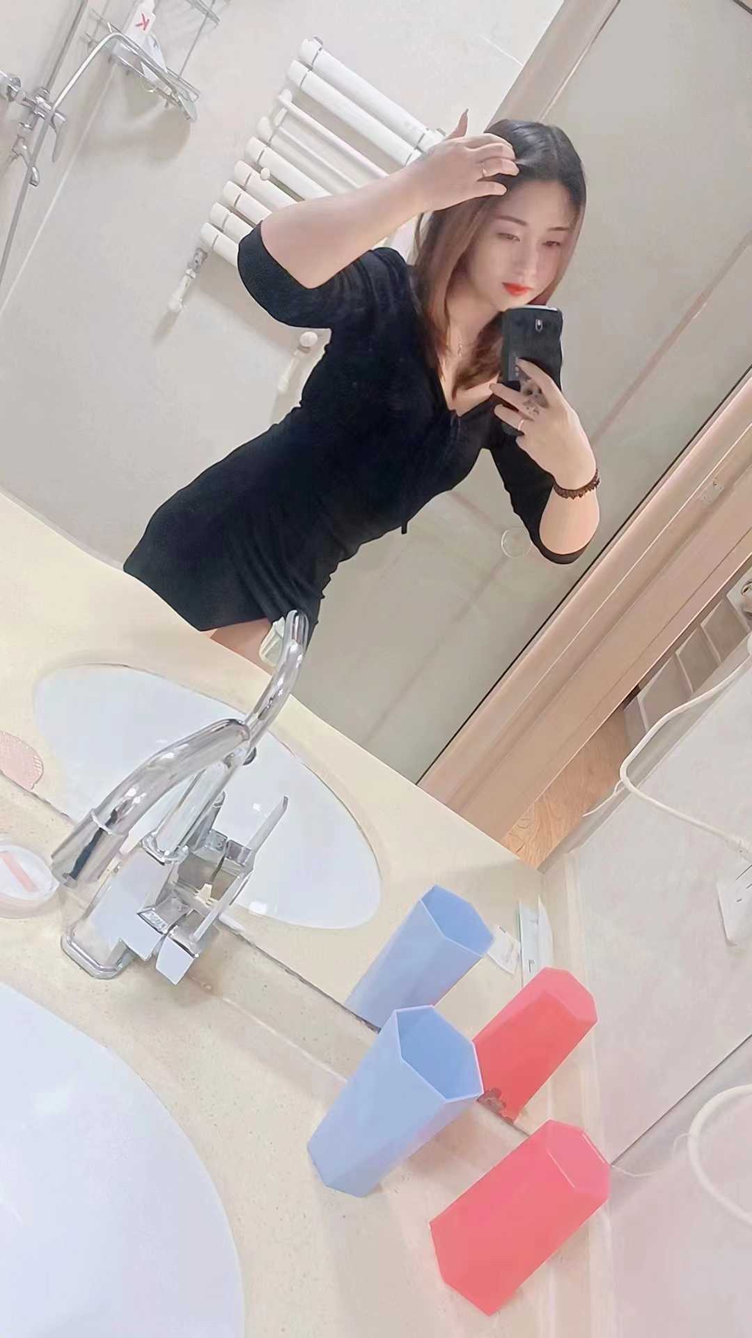 带来个玩得开的小妹妹