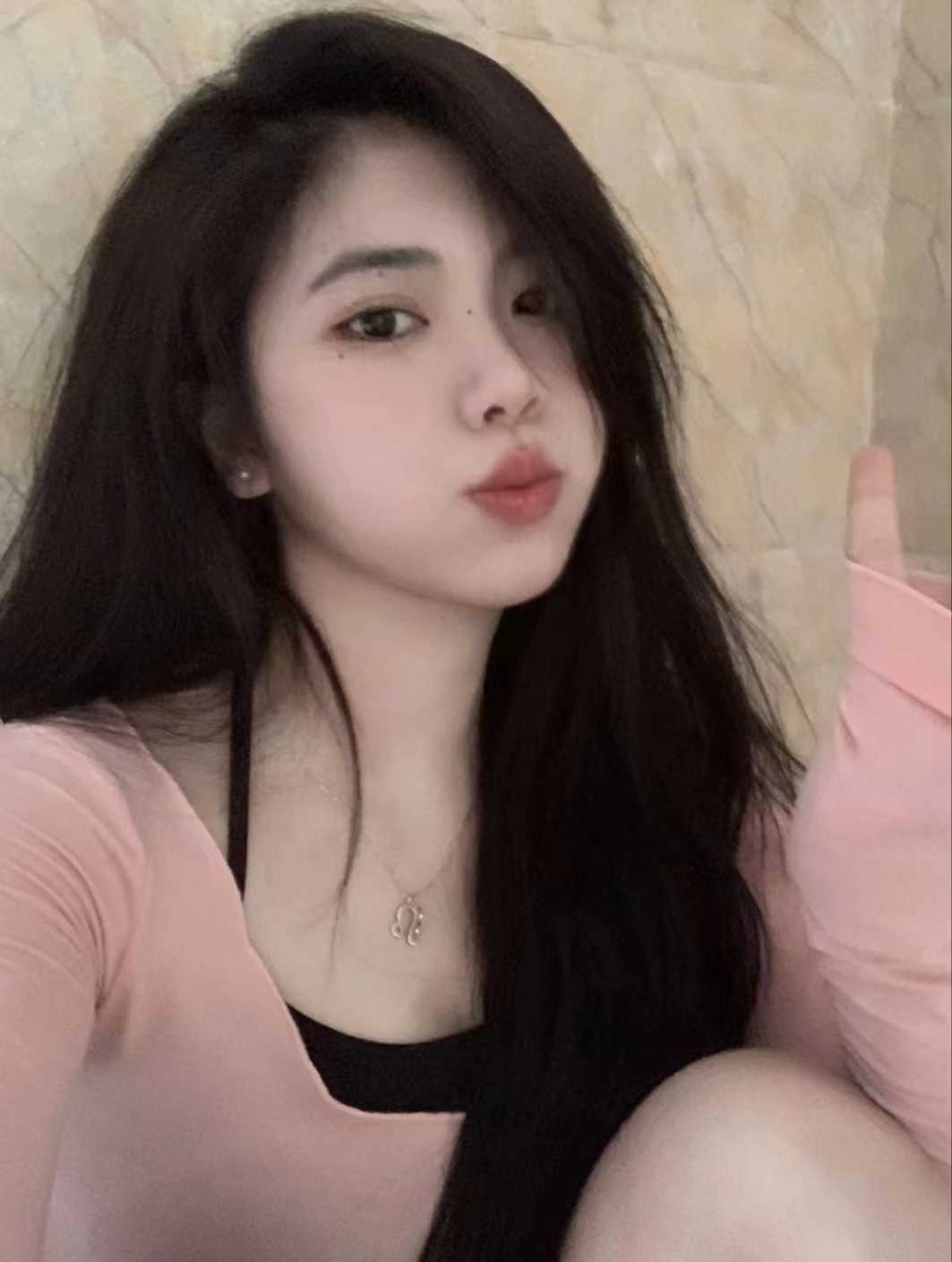 粉粉嫩嫩的，舔起来很刺激