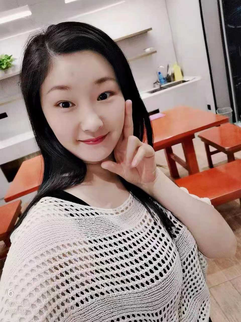 插舒服了最后射她小腹上，很舒服的服务