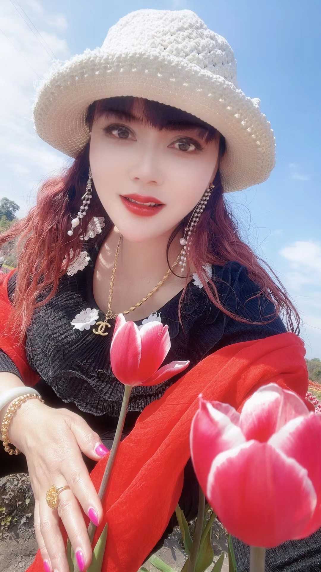 美女楼凤，颜值身材很顶。