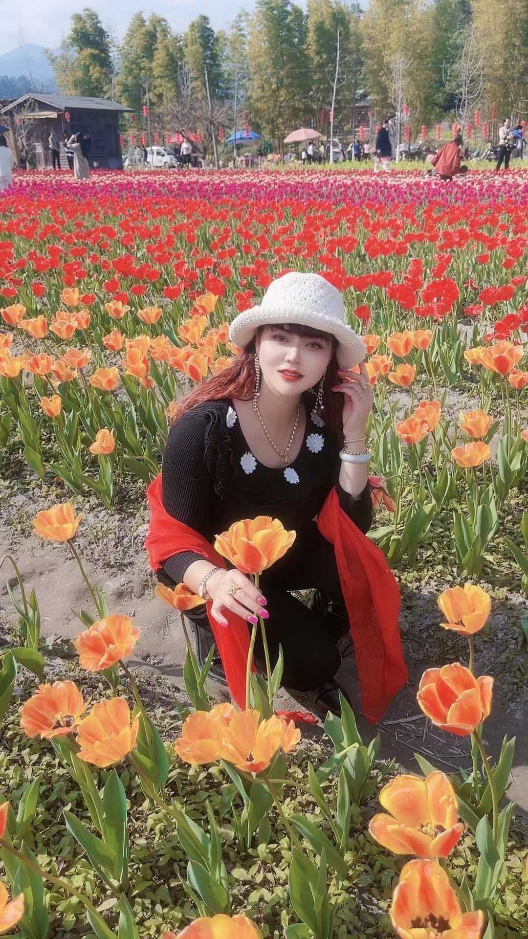 美女楼凤，颜值身材很顶。