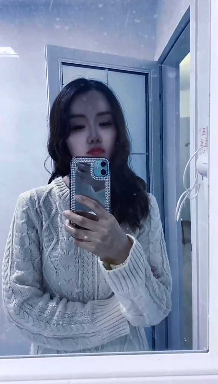 奶子大又软，艹起不停的抖