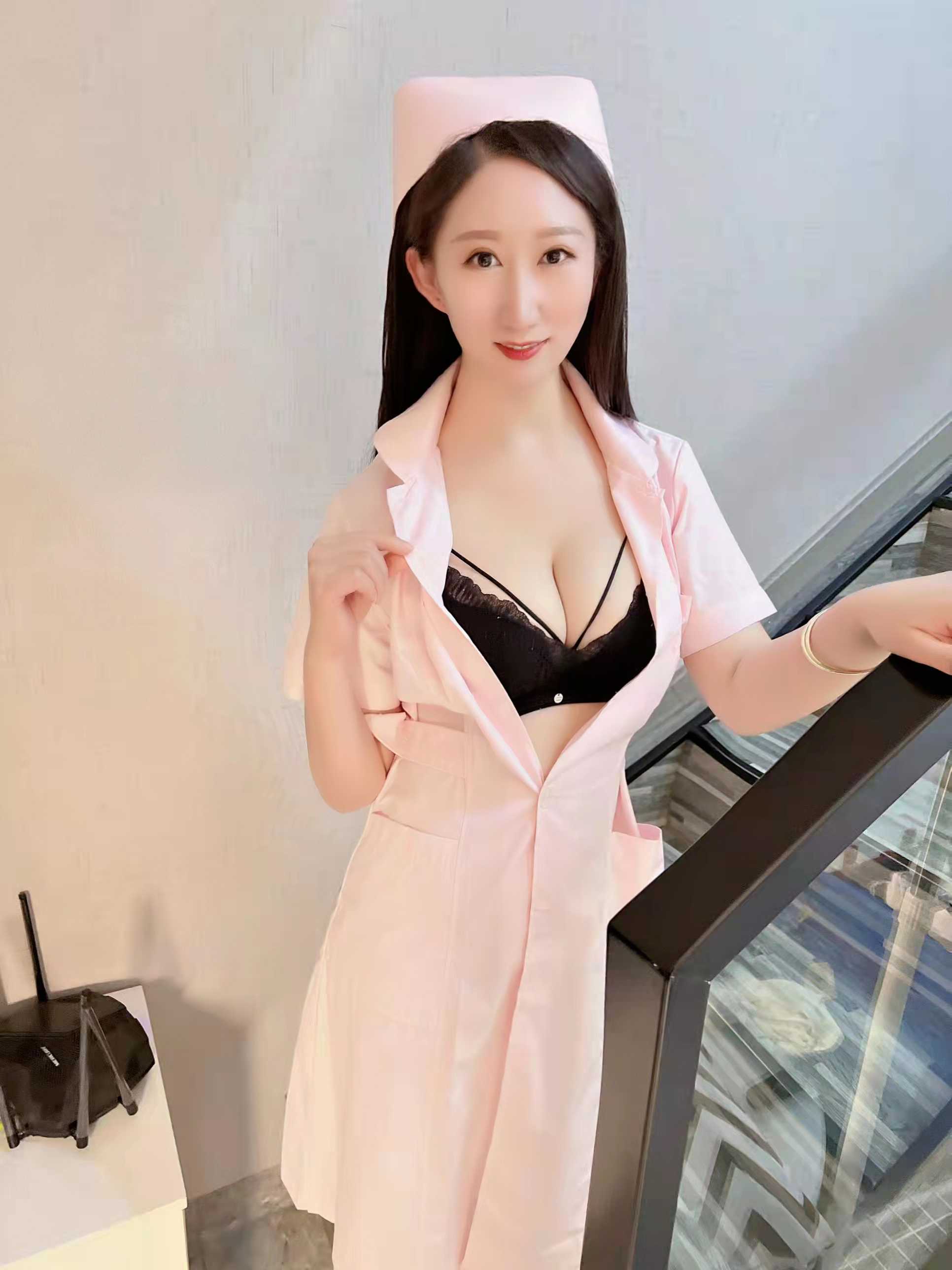 丰台区大胸兼职护士小姐姐