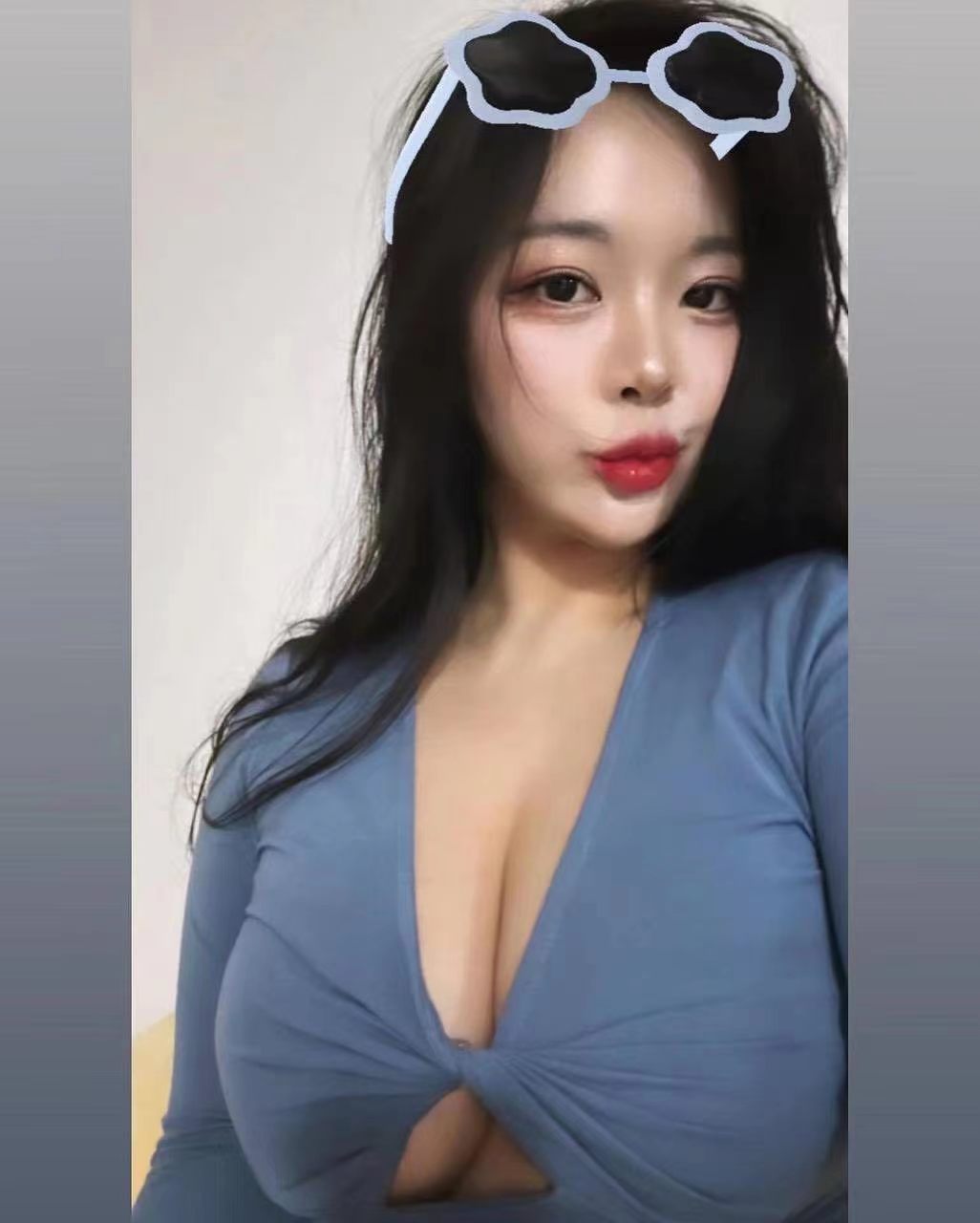 胸很大，声音很好听