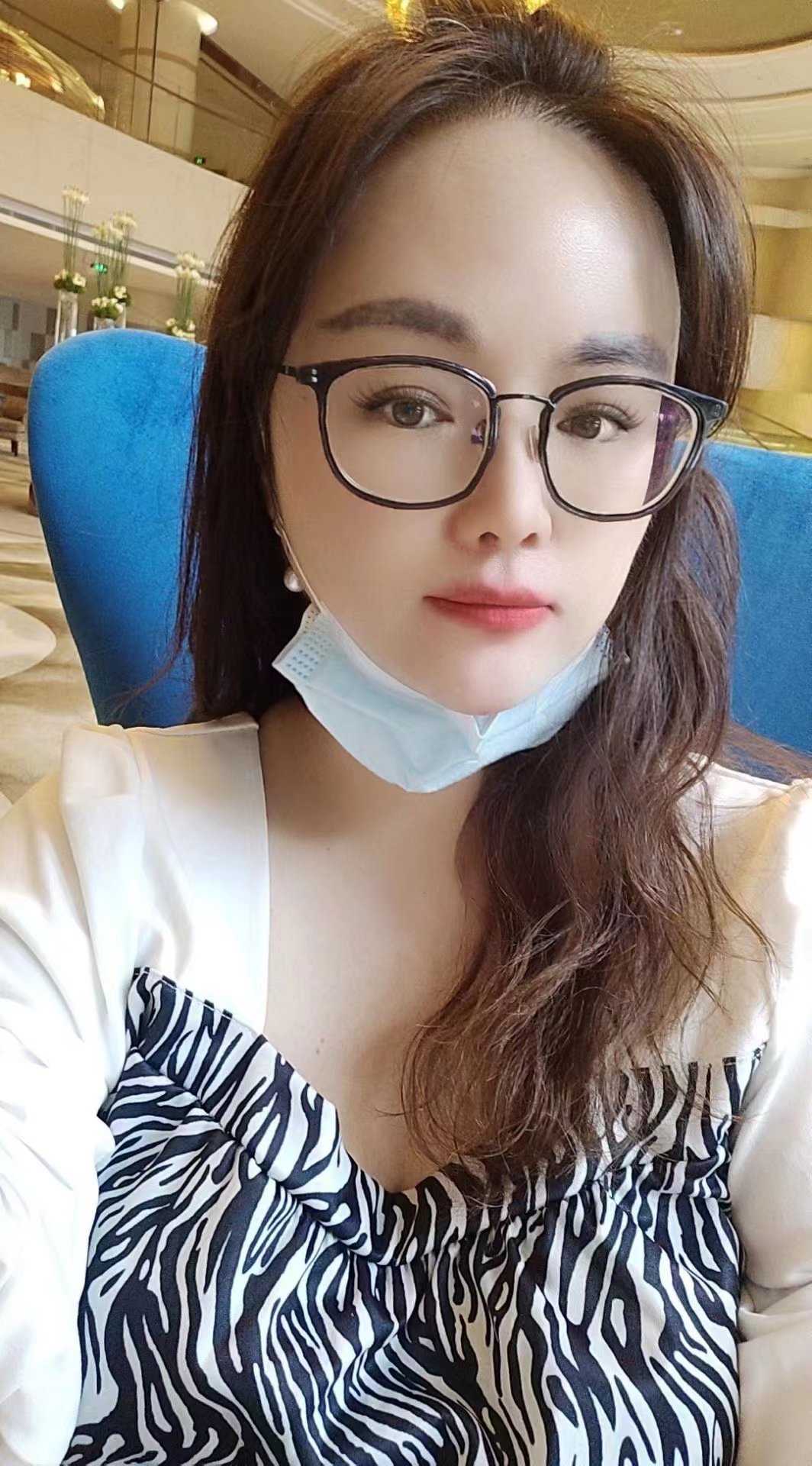 很会吸很会夹的优雅少妇