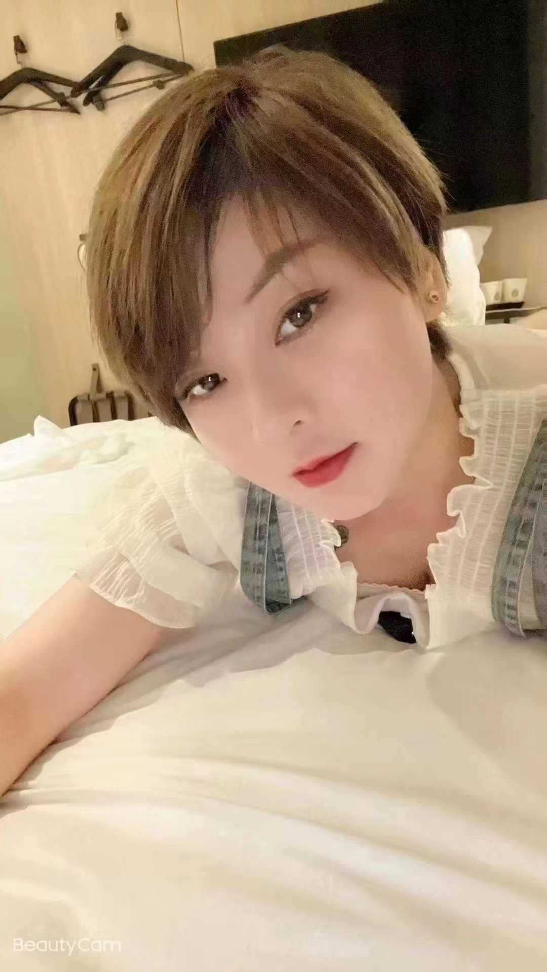 妹子给我舔，那叫一个爽