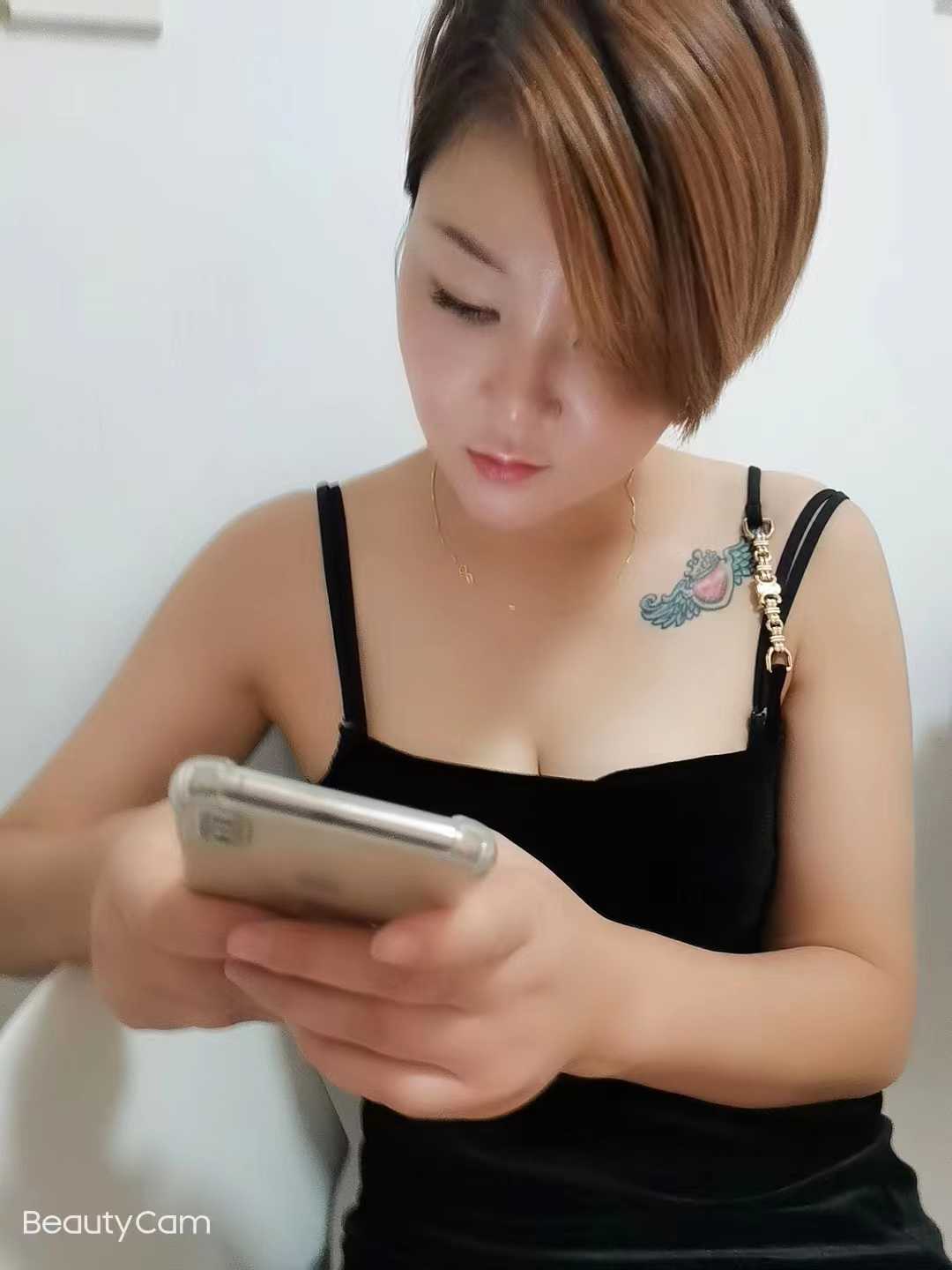 妹子给我舔，那叫一个爽