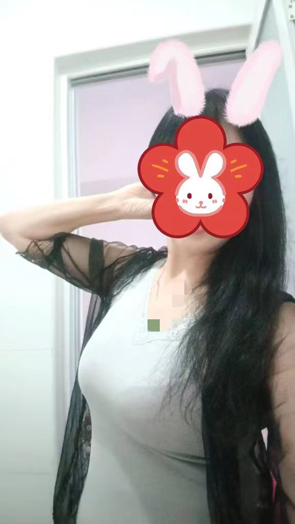 性价比高的卸货大奶少妇