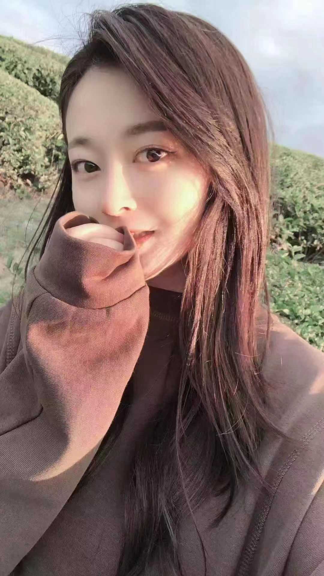 舔很舒服夹的紧性价比高的年轻妹子