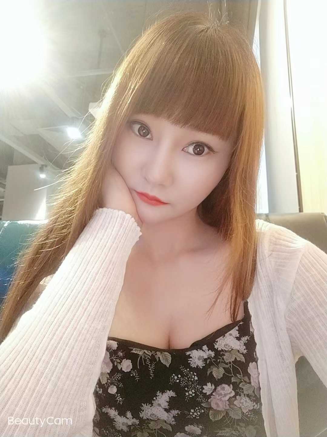 舔的很舒服的丰满妹子