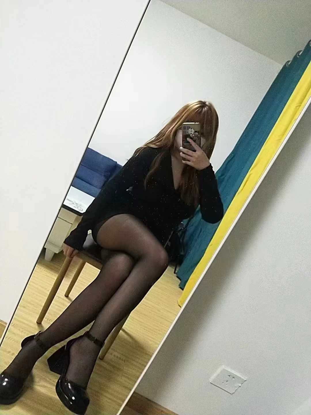 黑丝诱惑金发小妹