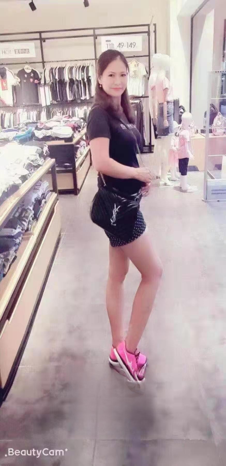 态度很好很热情的少妇