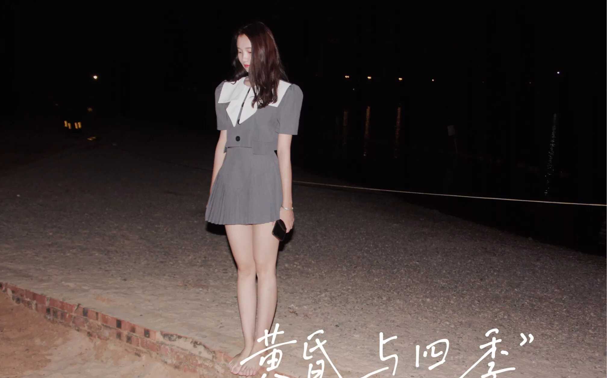 夹的紧舔的舒服    年轻小妹