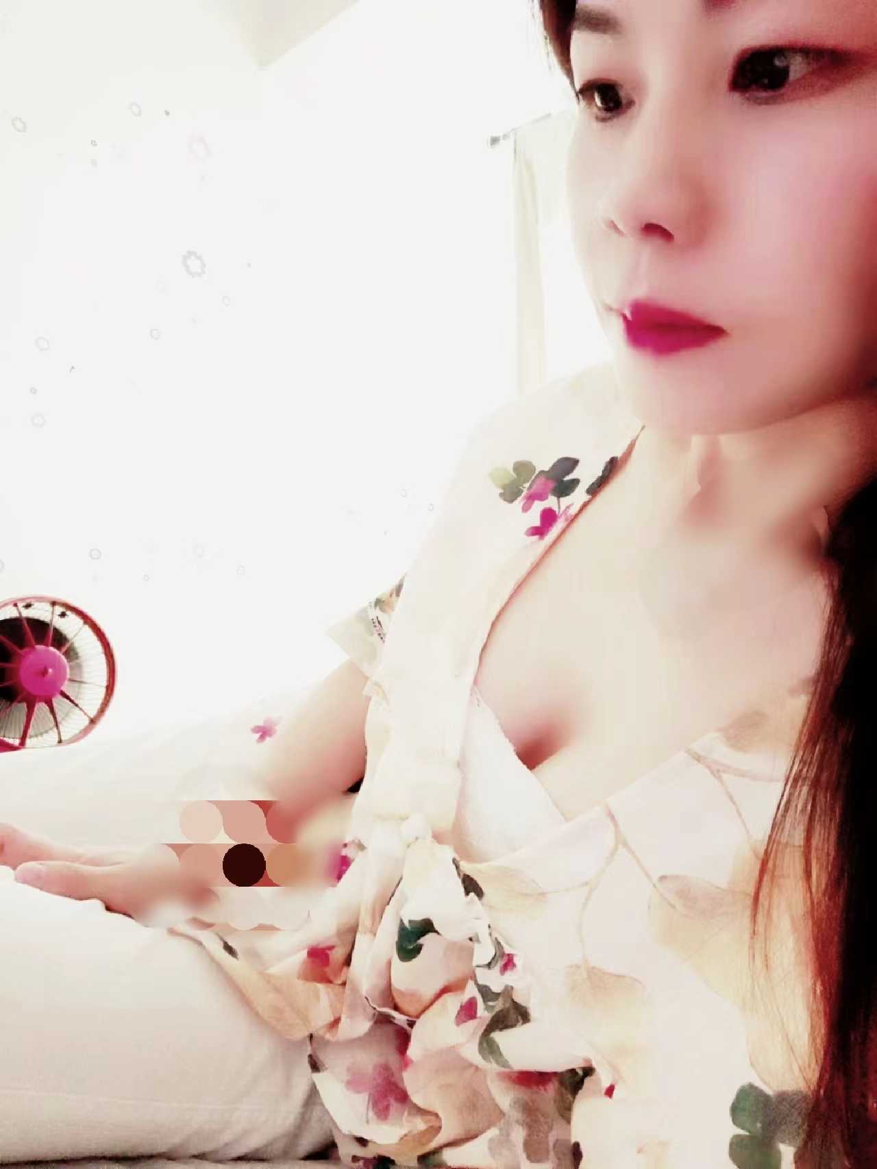 夹的紧    舔的舒服，服务好的少妇