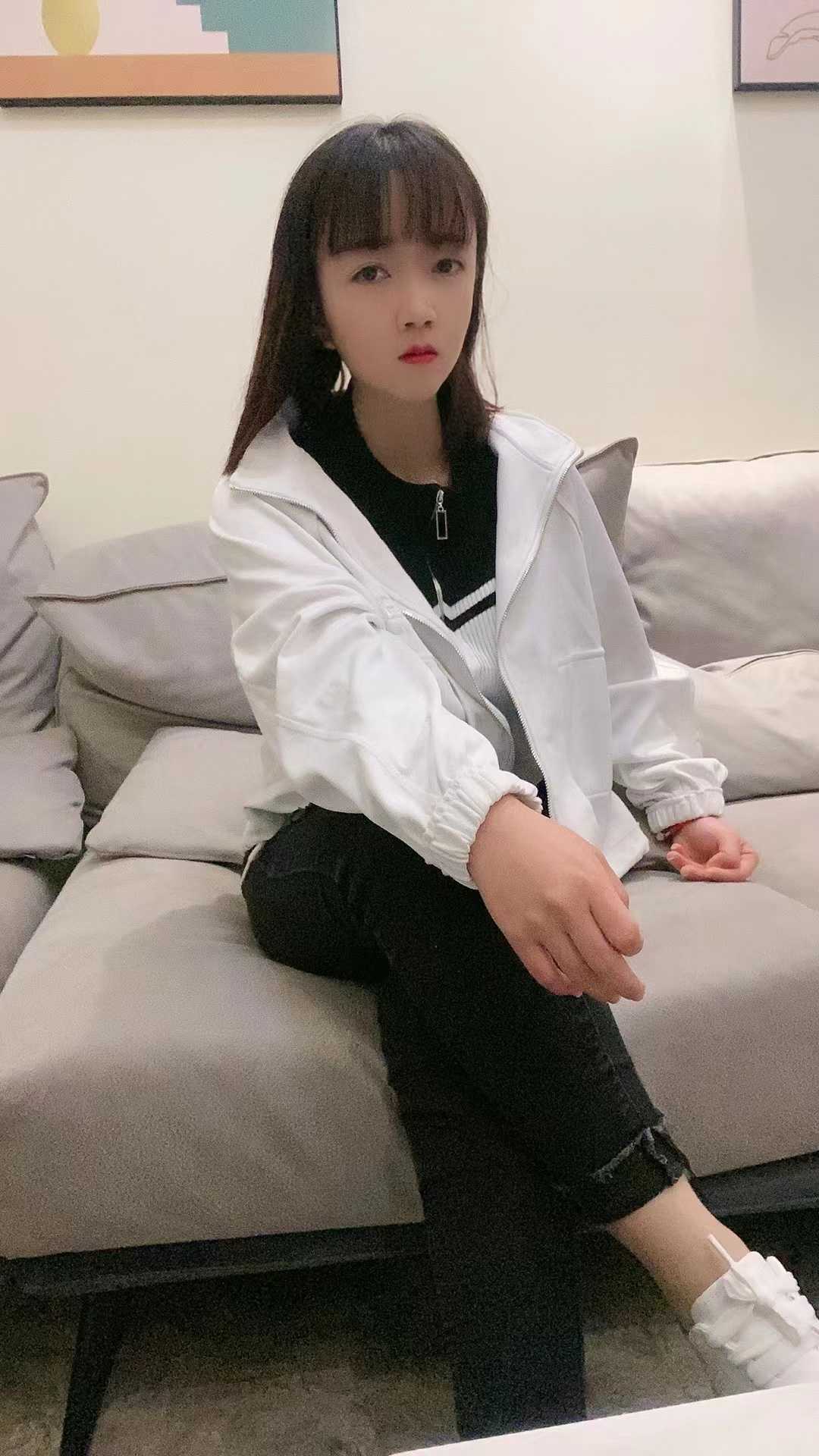 有纹身的兼职美女