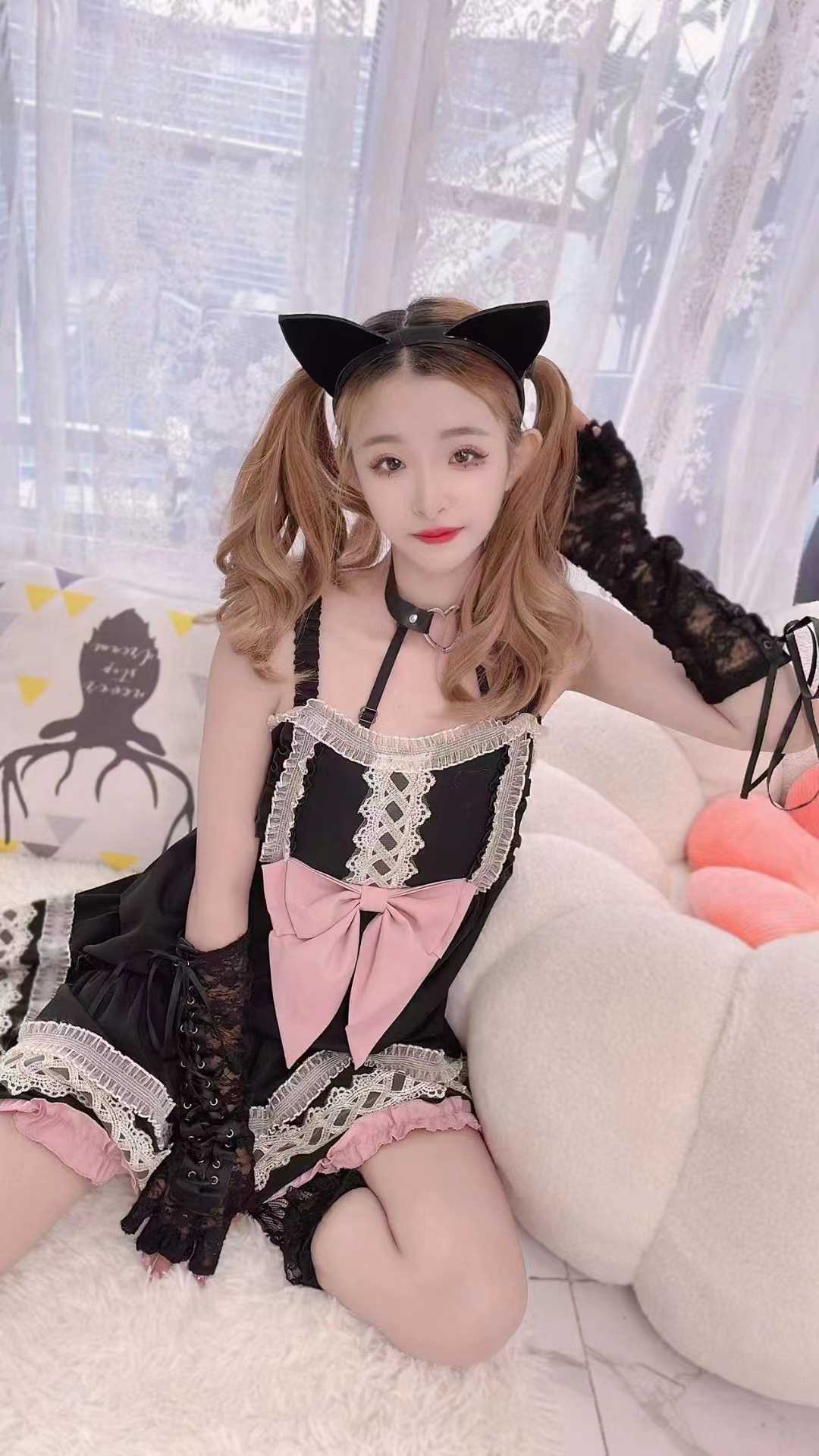 极致的制服诱惑00后小姐姐