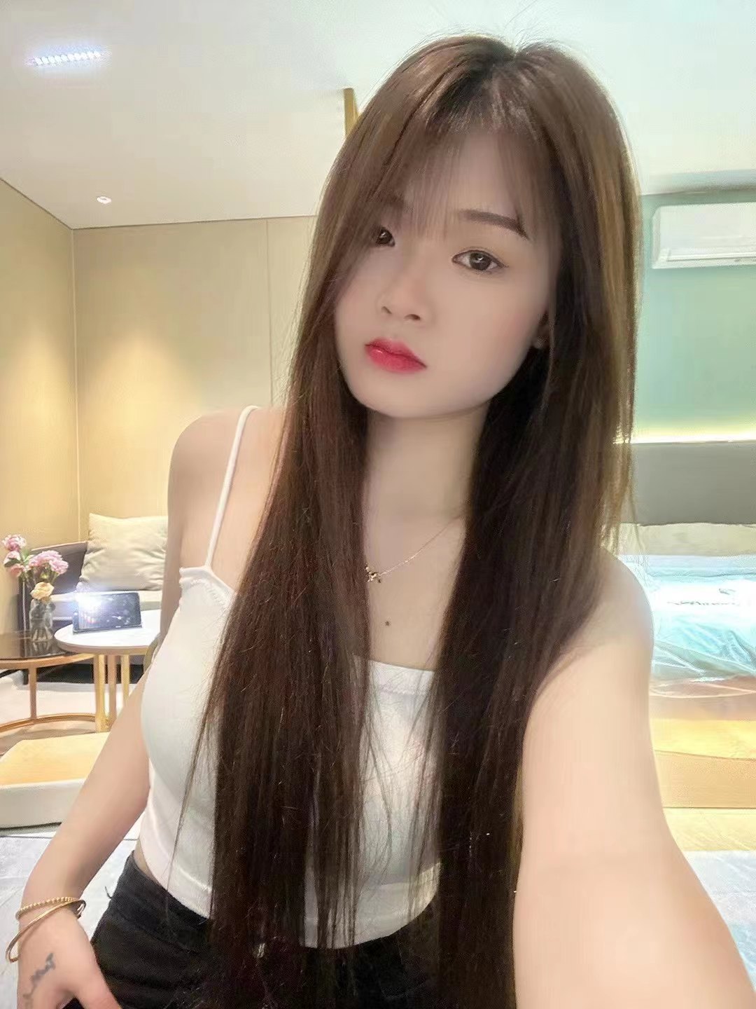 长发年轻的优质妹妹