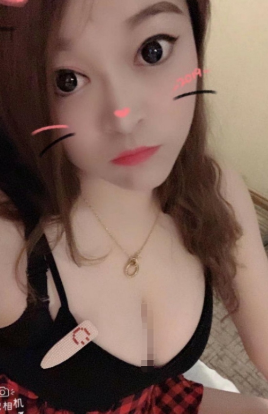 微胖小姐姐身材很丰满