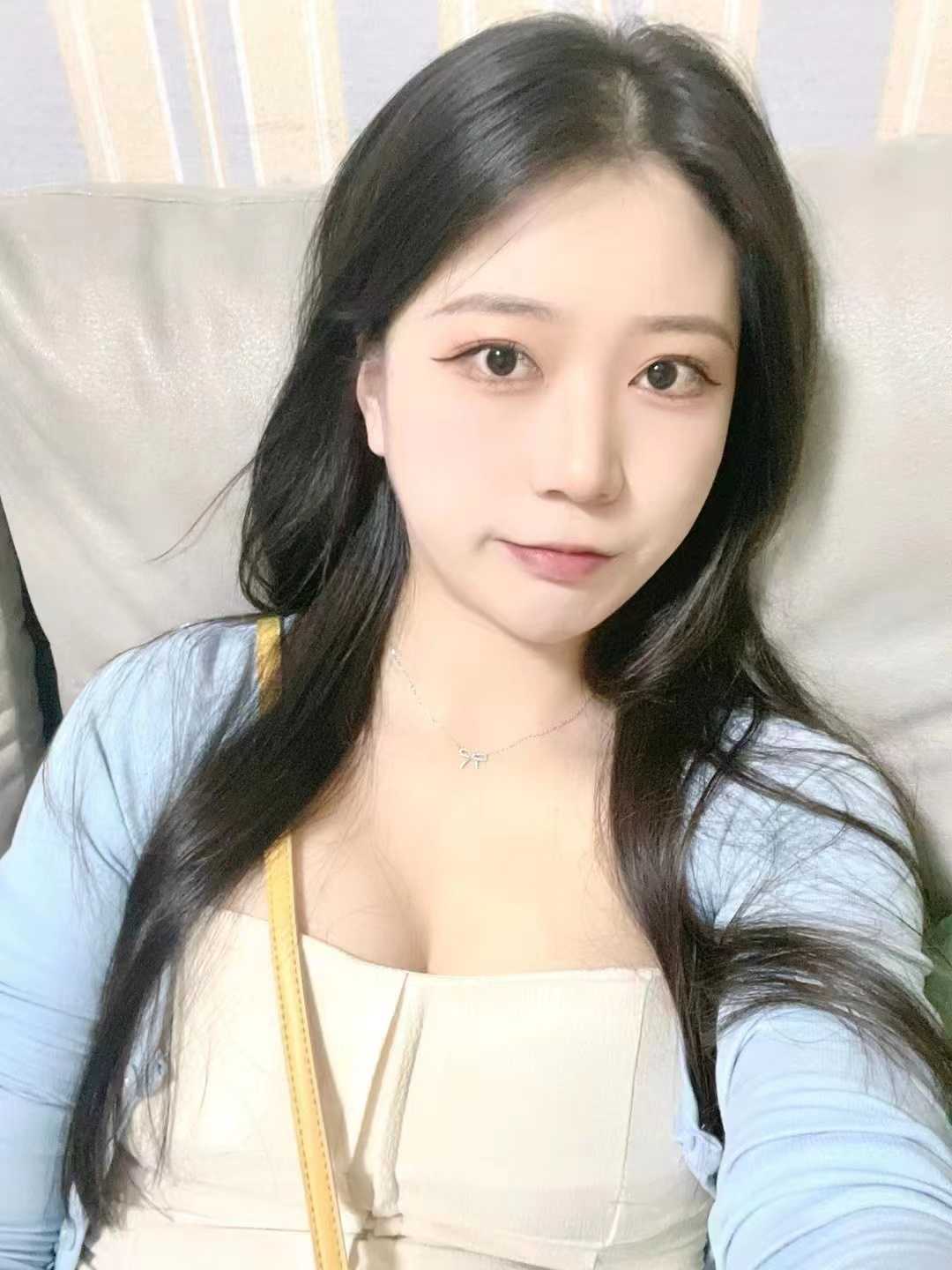 很嫩声音很好听，也不会催人