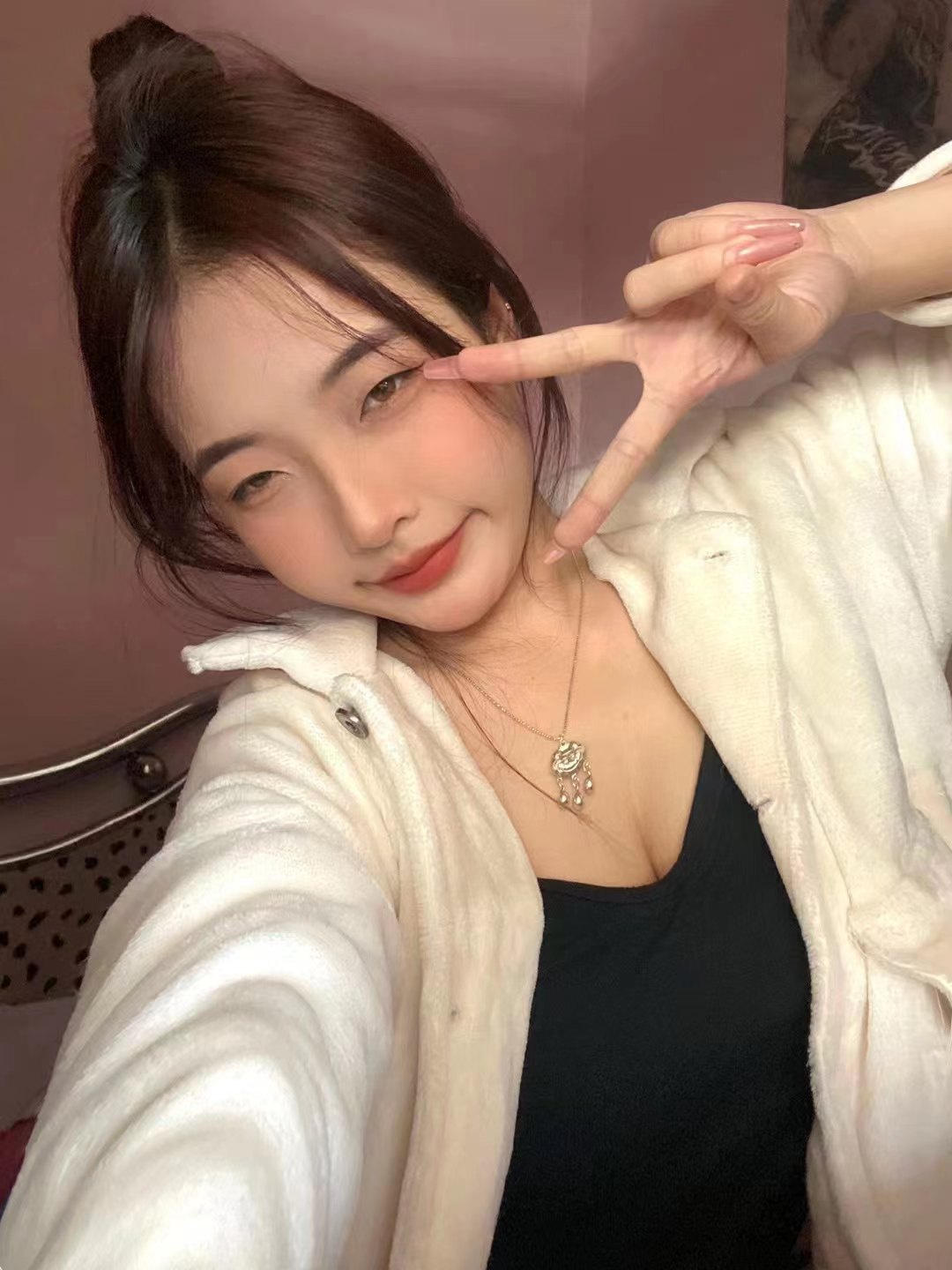 小妹妹很投入，简直是爽到爆