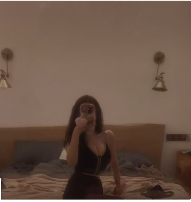 特别开朗。听安排。会吸水