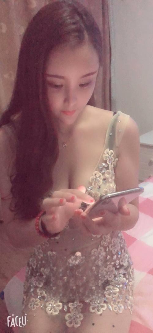 高挑鲍粉兼职妹