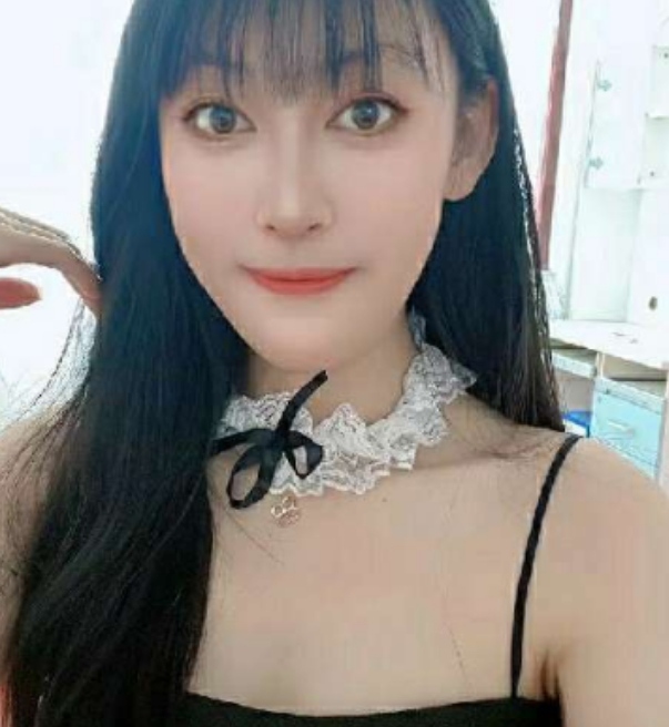 奶子饱满有料，身材曲线不错