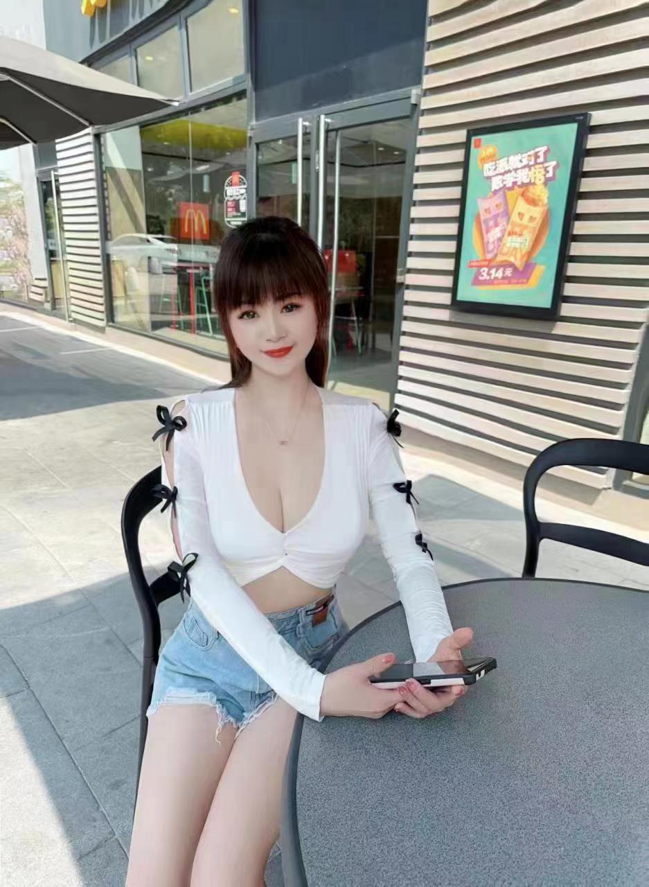 屁股很大，干起来超级爽