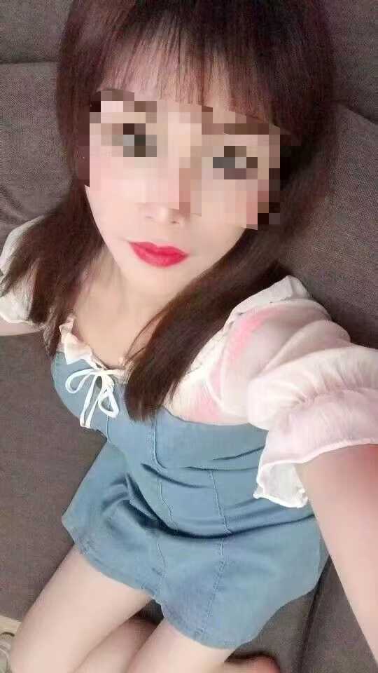 姿势都很配合，光谷诗诗