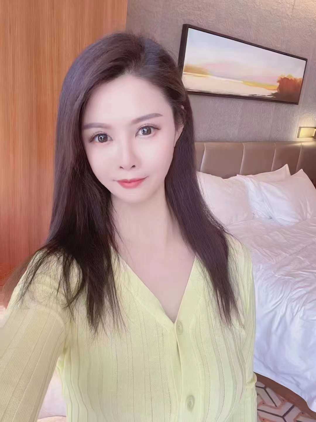 搂着屁股开干，小姐姐娇喘