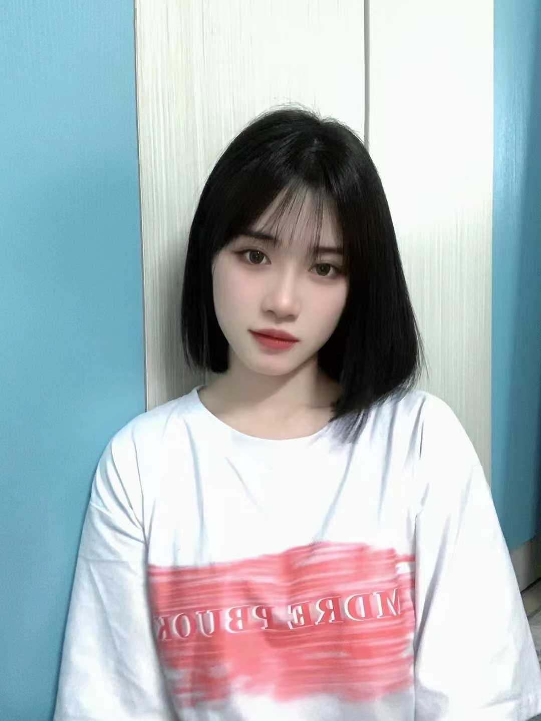 一边干一边吃奶子，爽的不行