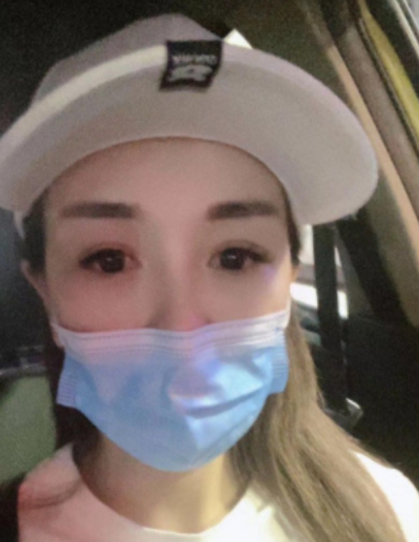 秀丽清纯，娇羞可人，前凸后翘