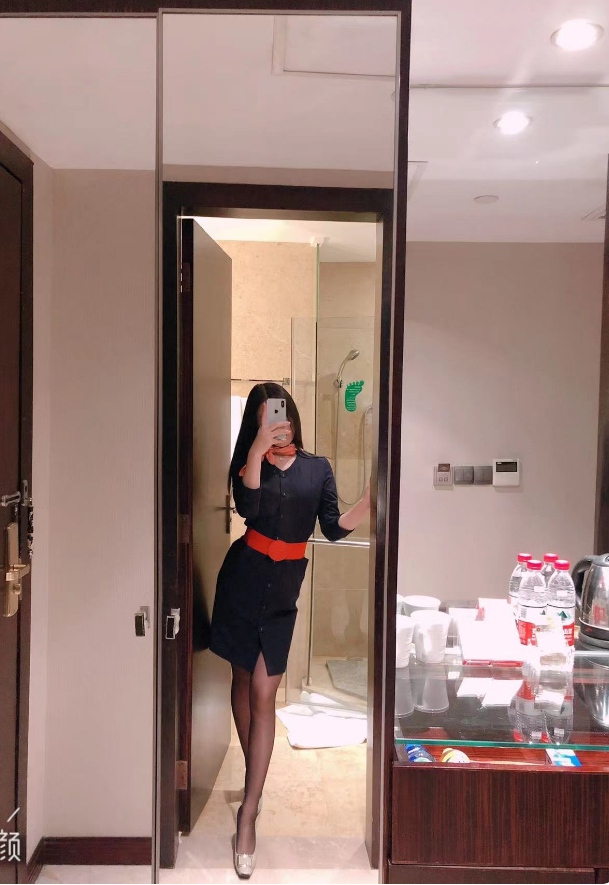 身材高挑的气质御姐