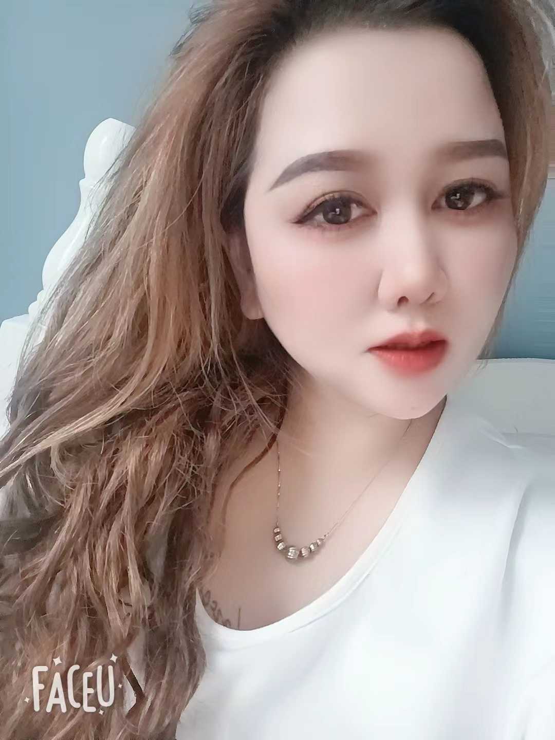 很会夹的风韵少妇