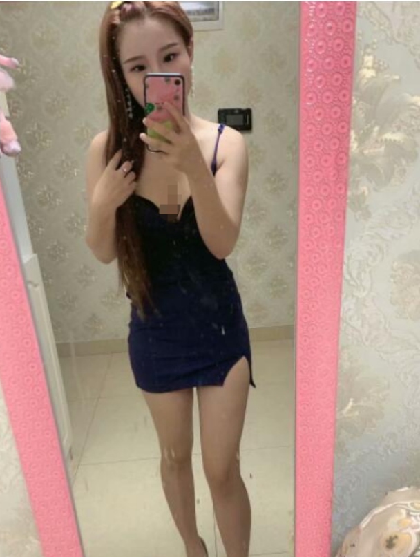 屁股很翘，是蜜桃臀