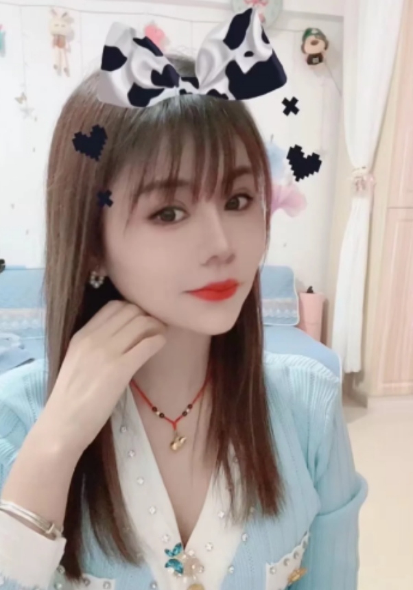 凹凸有致，性感多水