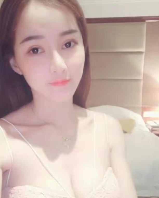 各种姿势都配合，下面毛很少水非常多