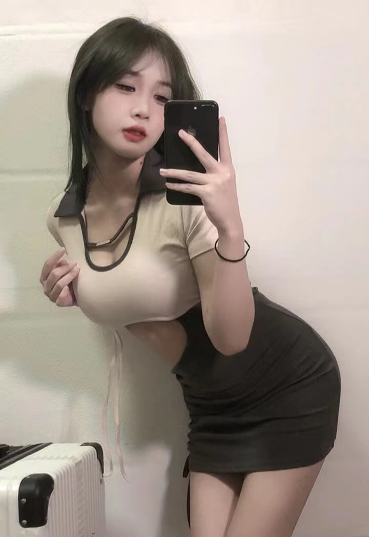 年轻性感的小妹妹