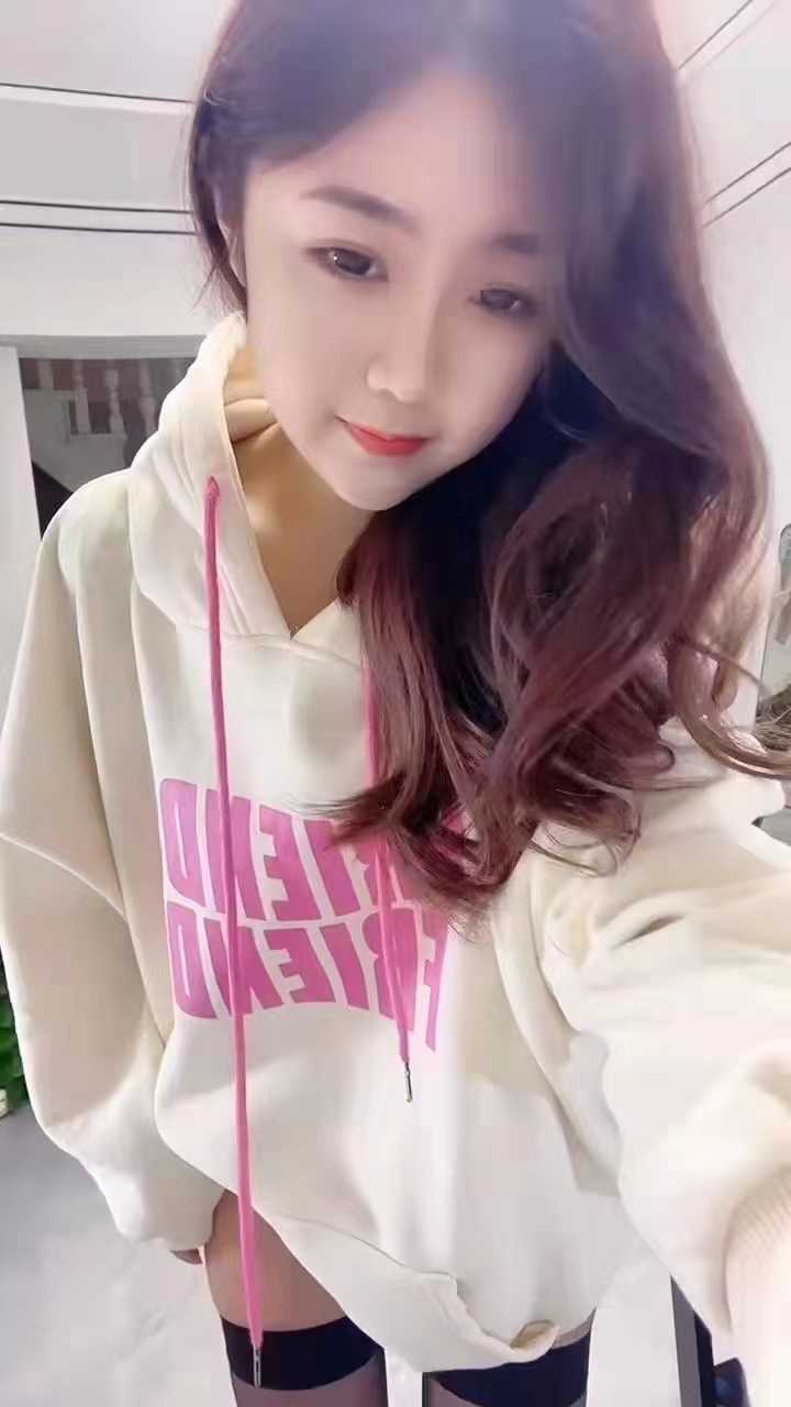 殷桃小嘴，性感黑丝你值得拥有