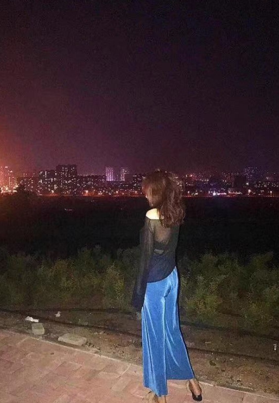 00后白虎妹妹初次下海，因欠钱出来做