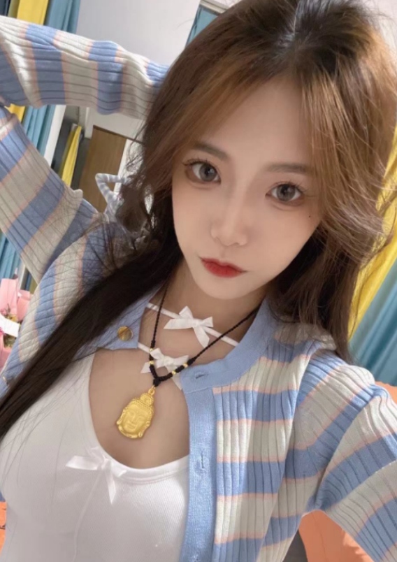 酥胸蜜桃臀服务系妹妹