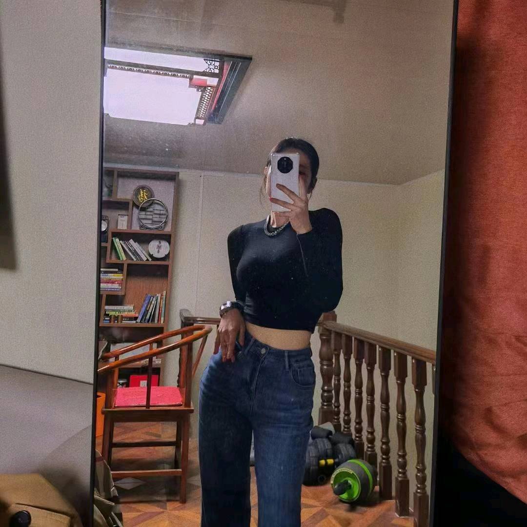 服务系性感嫩妹