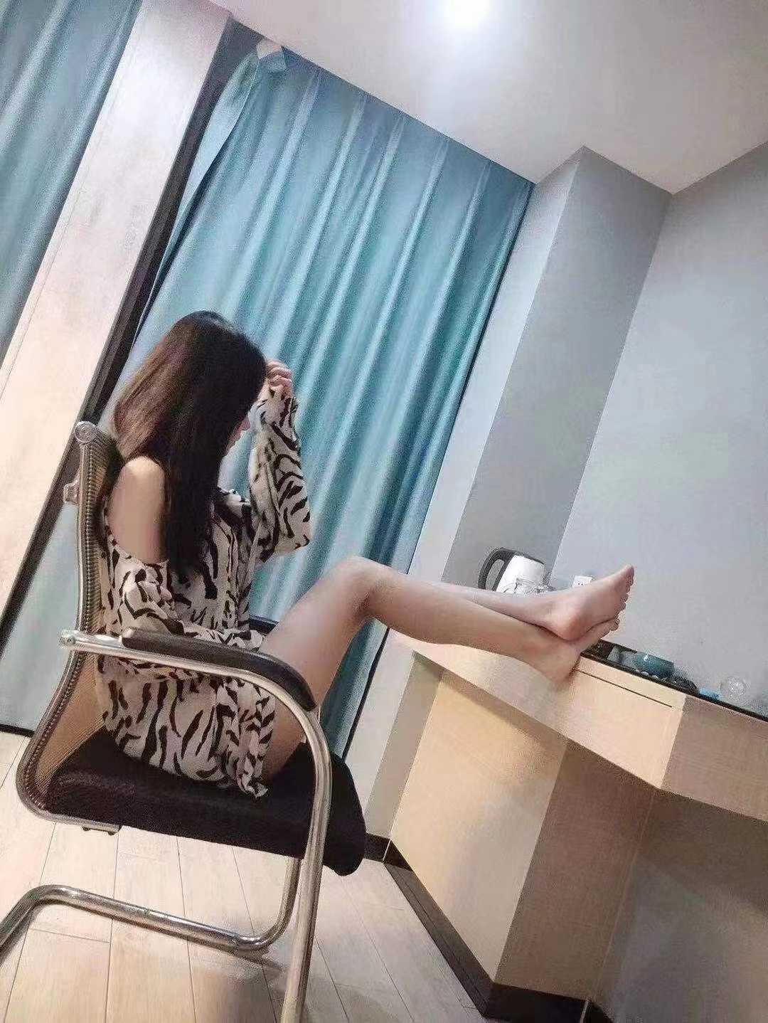 皮肤很好也挺白的，kh技术不错