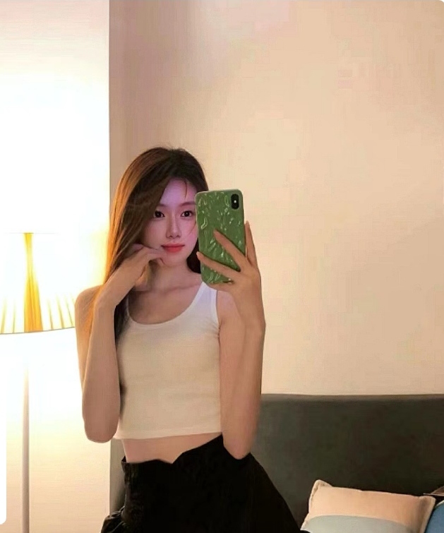 皮肤粉嫩的清纯小姐姐