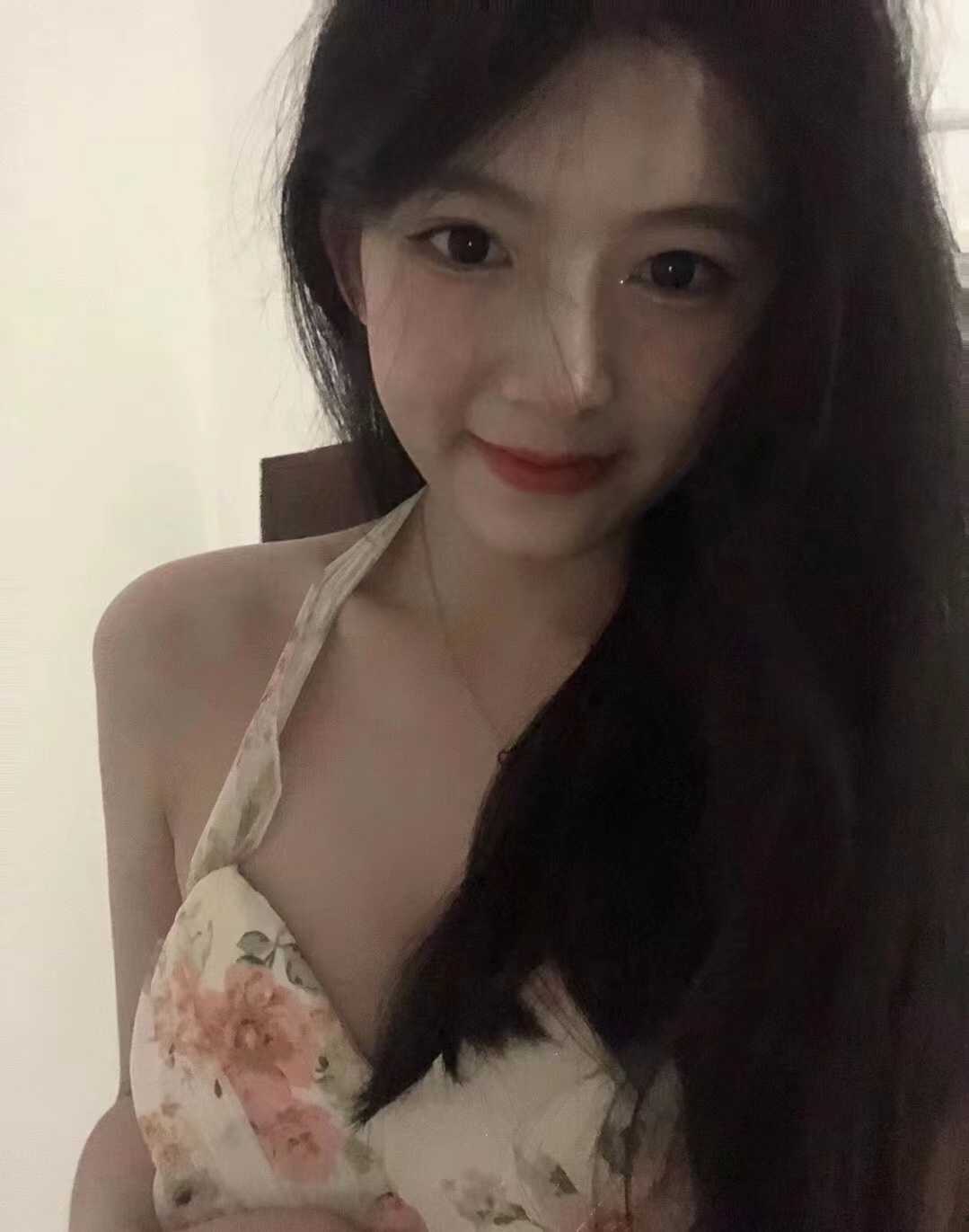 粉嫩肥臀爆乳兼职妹子