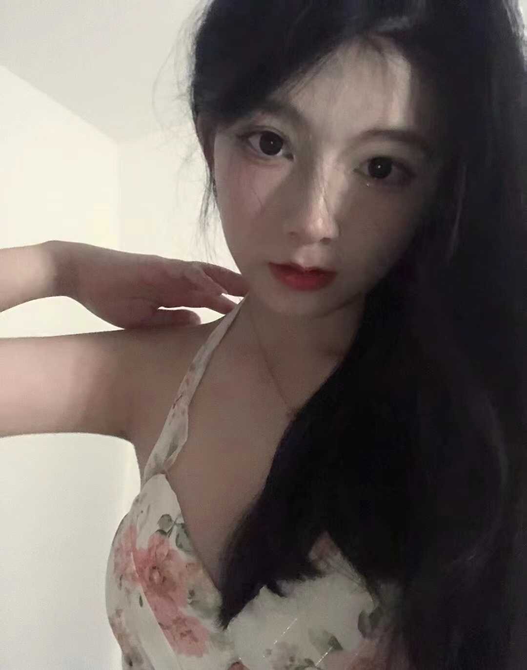 粉嫩肥臀爆乳兼职妹子