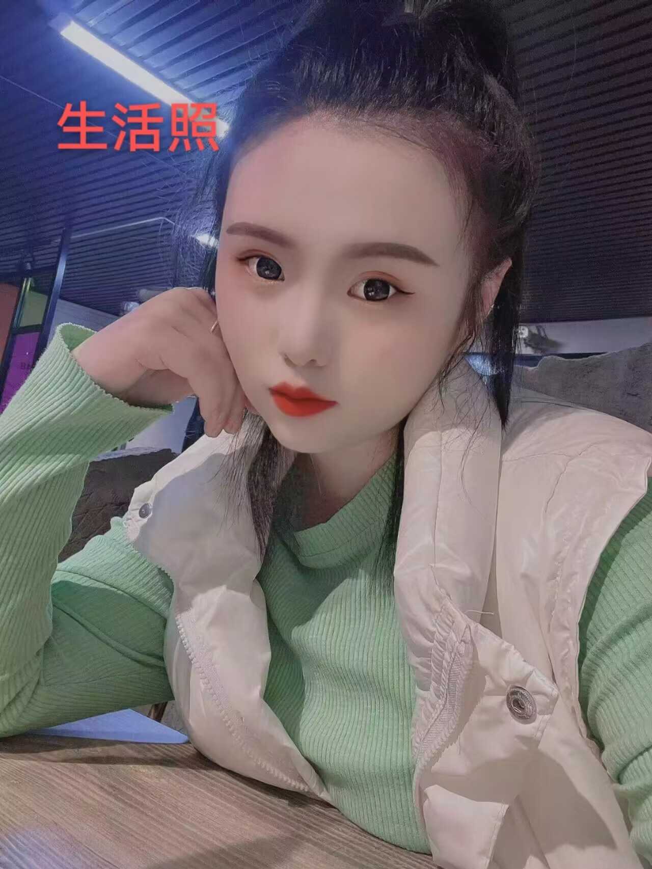 舔的舒服夹的紧的小妹