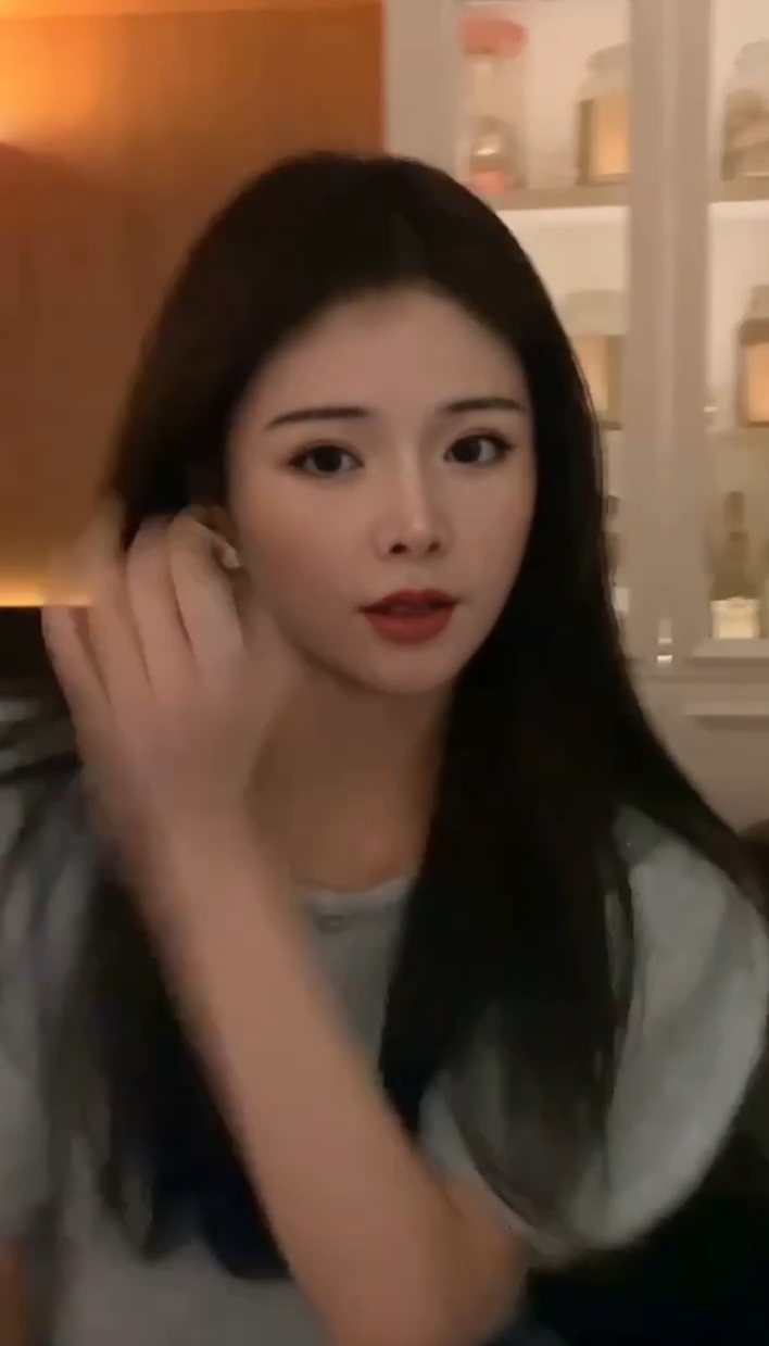 颜值身材都很不错的小姐姐，