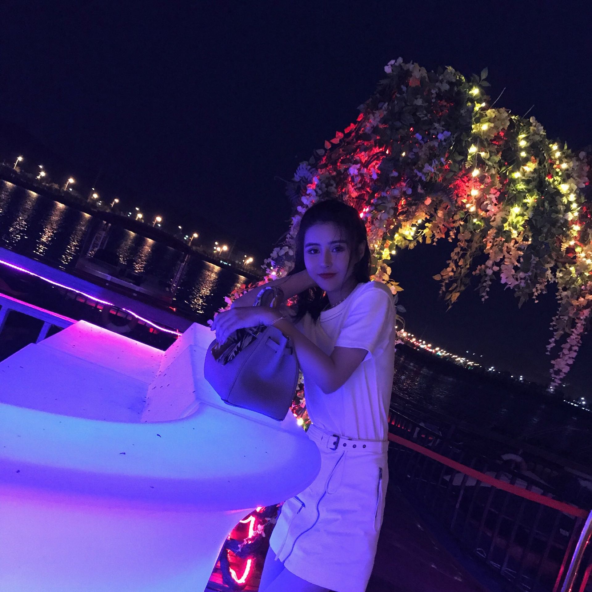 甜美清新小姐姐