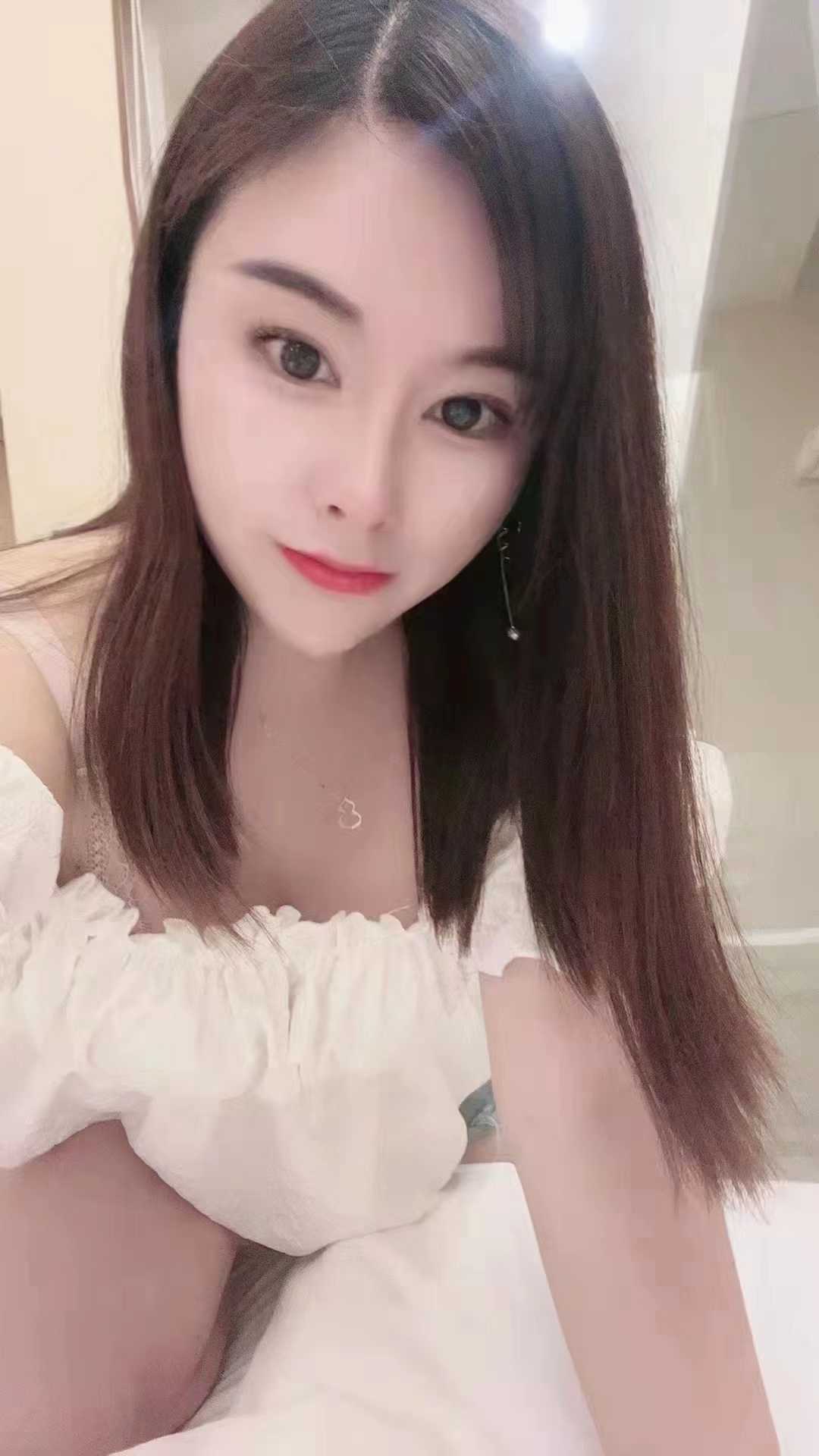 亲身体验比较Sao的兼职小嫩妹 胸大肤白